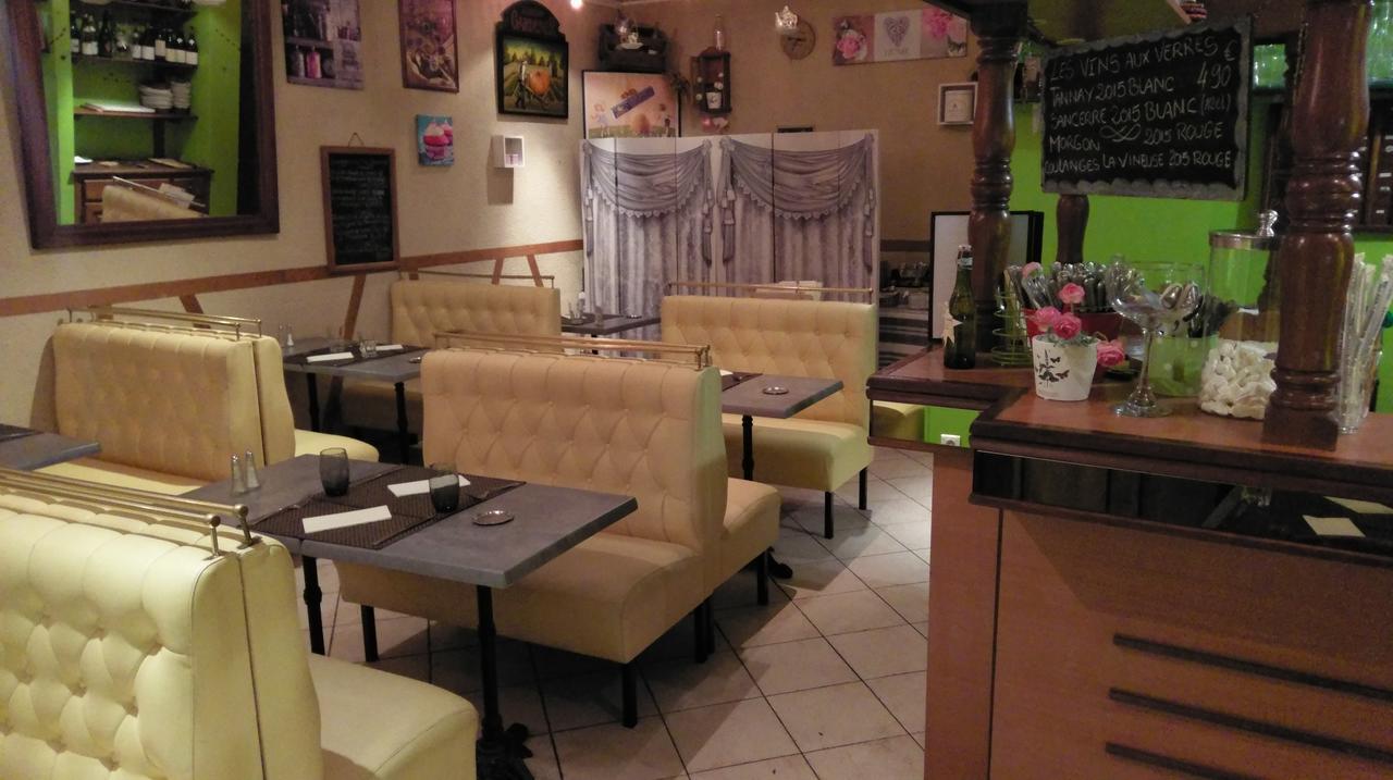 Logis De L'Europe Restaurant Le Cepage Hotel Corbigny Luaran gambar